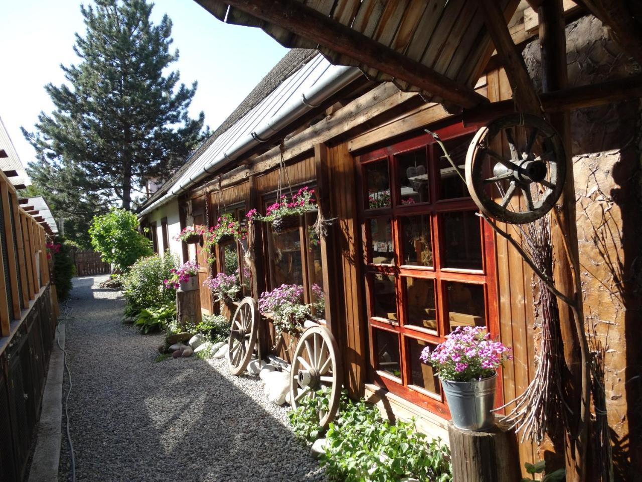 Guesthouse Eden Liptovský Mikuláš Exteriör bild